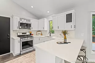 9271 Hessler Dr NE, Rockford, MI 49341 - Photo 14