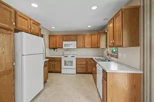 783 Holly Creek Dr, Holland, MI 49423 - Photo 4