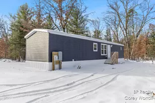 5017 S Sunray Ct, Idlewild, MI 49642 - Photo 4