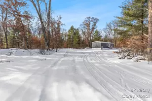 5017 S Sunray Ct, Idlewild, MI 49642 - Photo 22