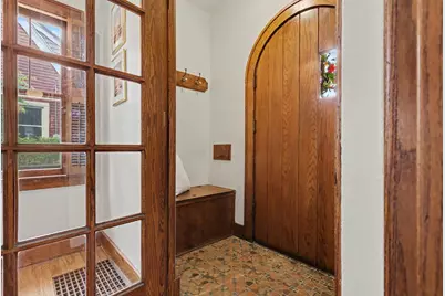 825 Oaklawn Street NE, Grand Rapids, MI 49505 - Photo 2