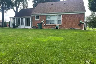 27551 Goldengate Dr W, Lathrup Village, MI 48076 - Photo 2