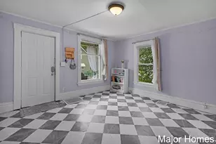 323 Robey Pl SE, Grand Rapids, MI 49506 - Photo 10