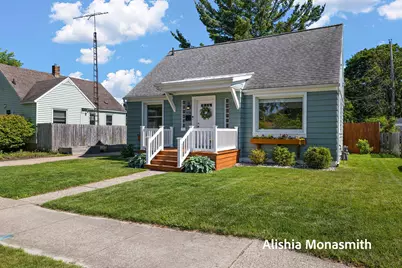 938 Colfax Avenue, Grand Haven, MI 49417 - Photo 2