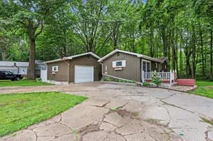 17700 Thornapple Dr, Spring Lake, MI 49456 - Photo 1