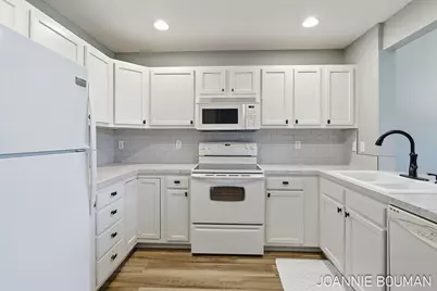 1389 Quarterline Commons #11, Holland, MI 49423 - Photo 10
