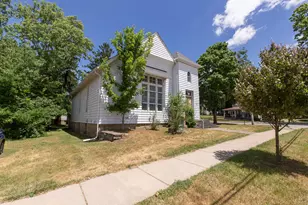 31 Vine St, Hillsdale, MI 49242 - Photo 2