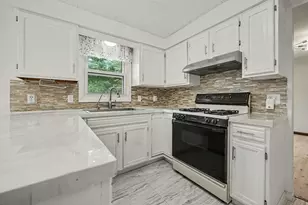 1915 Shorewood Dr, Norton Shores, MI 49441 - Photo 6