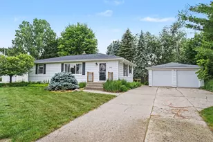 2162 Finsbury Ln NW, Grand Rapids, MI 49504 - Photo 2