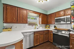 1821 Eastbrook St SE, Grand Rapids, MI 49508 - Photo 10