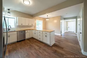 700 Oak Ave, Muskegon, MI 49442 - Photo 6