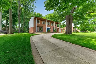 8441 Sarah Ln, Grosse Ile, MI 48138 - Photo 2