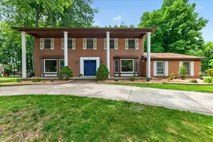 8441 Sarah Ln, Grosse Ile, MI 48138 - Photo 4