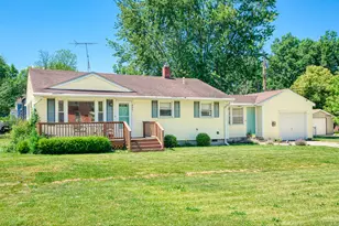 405 Washington St, Dundee, MI 48131 - Photo 2