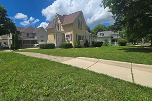 301 N Sheldon St, Charlotte, MI 48813 - Photo 1