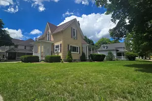 301 N Sheldon St, Charlotte, MI 48813 - Photo 2