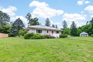 75 Hillside Dr, Battle Creek, MI 49017 - Photo 2
