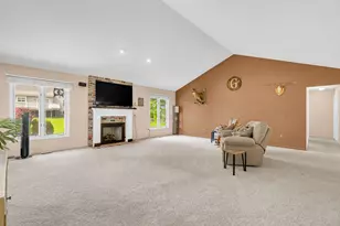 1198 Ridgeview Cir, Lake Orion, MI 48362 - Photo 8