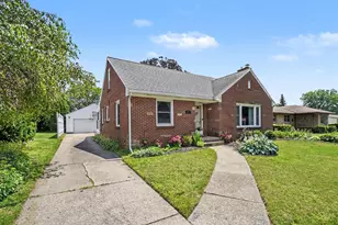 136 Westmont Dr NW, Grand Rapids, MI 49504 - Photo 2