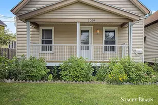 1009 Courtney St NW, Grand Rapids, MI 49504 - Photo 2