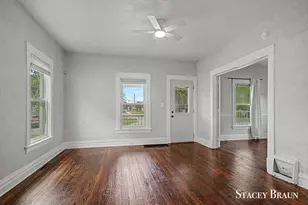 1009 Courtney St NW, Grand Rapids, MI 49504 - Photo 4