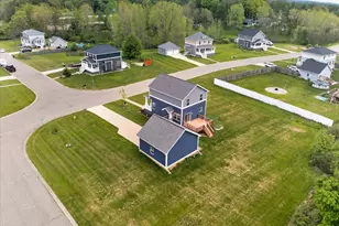 447 Oakwood Dr, Charlotte, MI 48813 - Photo 54