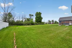 447 Oakwood Dr, Charlotte, MI 48813 - Photo 46