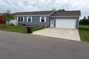 3688 Hollyfield Dr, Cedar Springs, MI 49319 - Photo 2