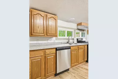 21 E Willard Avenue E, Battle Creek, MI 49037 - Photo 8