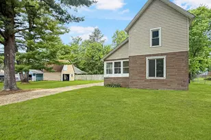 21 E Willard Ave E, Battle Creek, MI 49037 - Photo 2