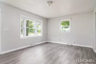 1030 Calvin Ave, Muskegon, MI 49442 - Photo 2