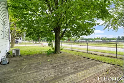 1030 Calvin Avenue, Muskegon, MI 49442 - Photo 26