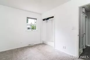 1030 Calvin Ave, Muskegon, MI 49442 - Photo 16
