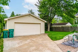 24024 Colchester Dr, Farmington, MI 48336 - Photo 4