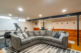 24024 Colchester Dr, Farmington, MI 48336 - Photo 32