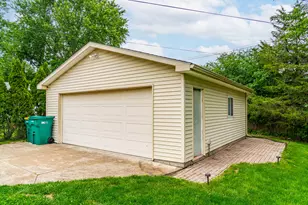 24024 Colchester Dr, Farmington, MI 48336 - Photo 8