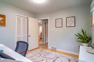 24024 Colchester Dr, Farmington, MI 48336 - Photo 24