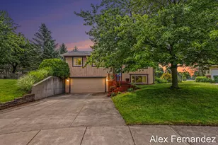 5860 Valley Ln Dr SE, Grand Rapids, MI 49508 - Photo 2
