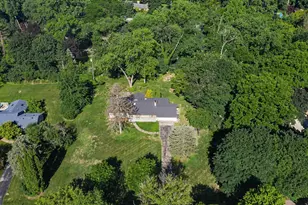 24900 N Cromwell Dr, Franklin, MI 48025 - Photo 26