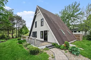 540 East Dr, South Haven, MI 49090 - Photo 1