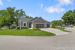 5659 VandeBunte Ct, Hudsonville, MI 49426 - Photo 2