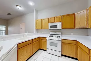 2678 S Knightsbridge Cir, Ann Arbor, MI 48105 - Photo 2