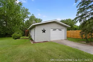 593 Alice Ave, Zeeland, MI 49464 - Photo 2