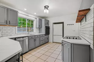 220 E James St, Lawrence, MI 49064 - Photo 4