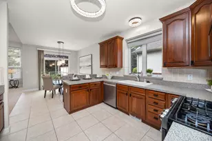 22273 Abington Dr, Farmington Hills, MI 48335 - Photo 32