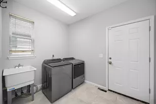 22273 Abington Dr, Farmington Hills, MI 48335 - Photo 34