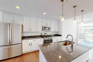 2713 Bristol Rdg Dr, Ann Arbor, MI 48105 - Photo 2