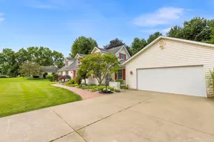 481 Grand St, Coldwater, MI 49036 - Photo 2