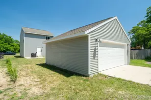 1379 Pine St, Muskegon, MI 49442 - Photo 18