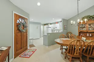 2203 Shetland Dr NE, Grand Rapids, MI 49505 - Photo 10